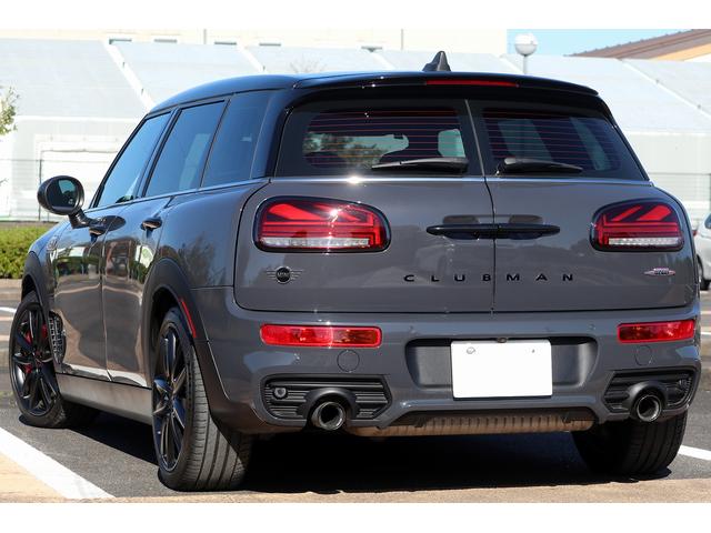 ＭＩＮＩ ジョンクーパーワークス　クラブマン　ＪＣＷエクスクルーシブスタイル　レザーラウンジシート　ＵＳフェンダー　後期デジタルメーター　イルミネ―テッドサーフェス　ユニオンテール　イージーエントリー　ＨＵＤ　ＪＣＷツインマフラー（2枚目）