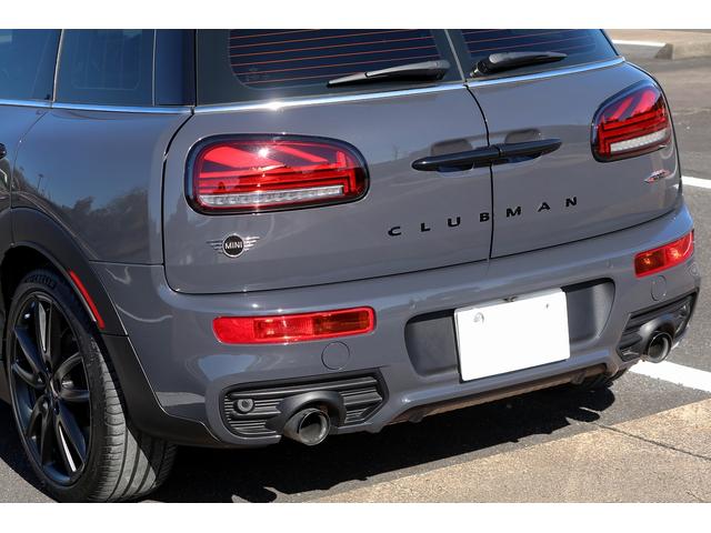 ＭＩＮＩ ジョンクーパーワークス　クラブマン　ＪＣＷエクスクルーシブスタイル　レザーラウンジシート　ＵＳフェンダー　後期デジタルメーター　イルミネ―テッドサーフェス　ユニオンテール　イージーエントリー　ＨＵＤ　ＪＣＷツインマフラー（11枚目）