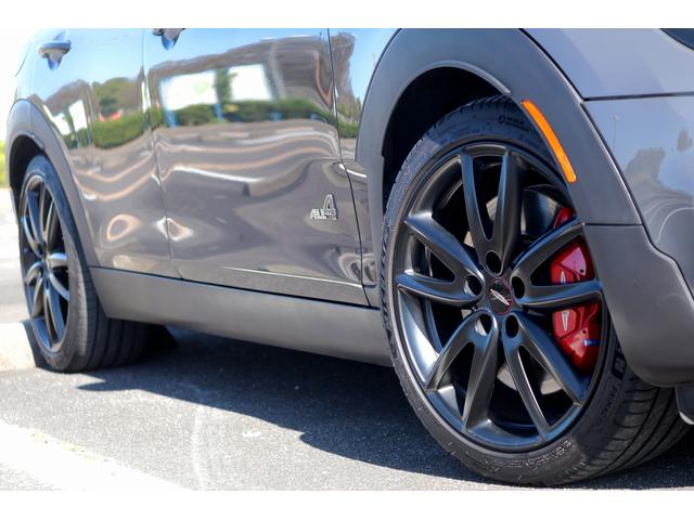 ＭＩＮＩ ジョンクーパーワークス　クラブマン　ＪＣＷエクスクルーシブスタイル　レザーラウンジシート　ＵＳフェンダー　後期デジタルメーター　イルミネ―テッドサーフェス　ユニオンテール　イージーエントリー　ＨＵＤ　ＪＣＷツインマフラー（12枚目）