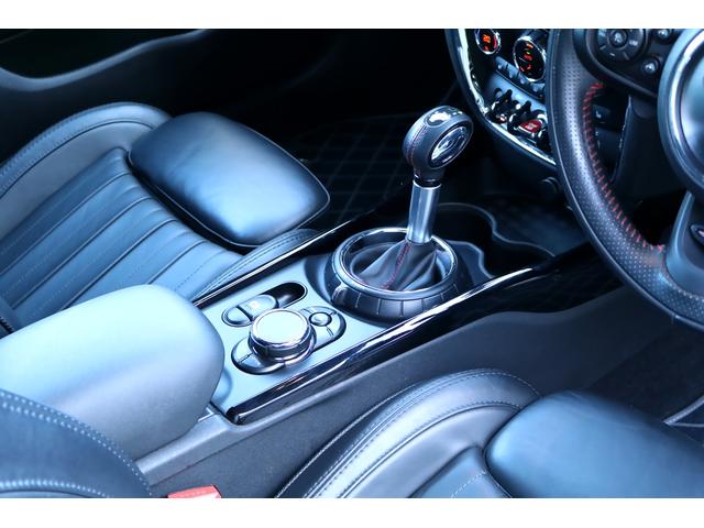 ＭＩＮＩ ジョンクーパーワークス　クラブマン　ＪＣＷエクスクルーシブスタイル　レザーラウンジシート　ＵＳフェンダー　後期デジタルメーター　イルミネ―テッドサーフェス　ユニオンテール　イージーエントリー　ＨＵＤ　ＪＣＷツインマフラー（16枚目）