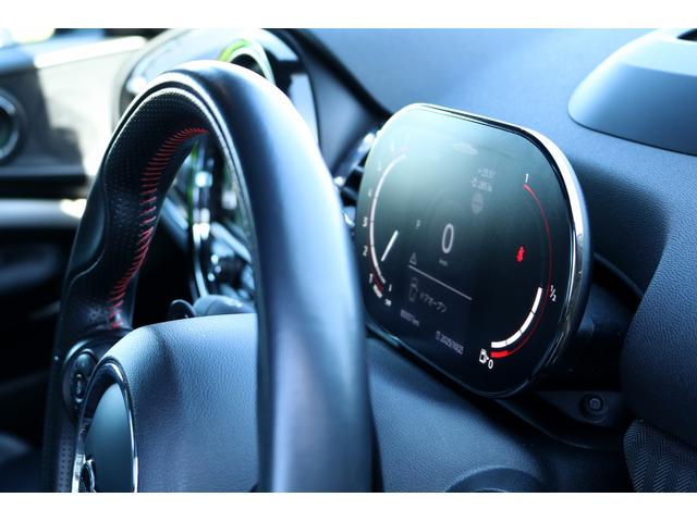 ＭＩＮＩ ジョンクーパーワークス　クラブマン　ＪＣＷエクスクルーシブスタイル　レザーラウンジシート　ＵＳフェンダー　後期デジタルメーター　イルミネ―テッドサーフェス　ユニオンテール　イージーエントリー　ＨＵＤ　ＪＣＷツインマフラー（32枚目）