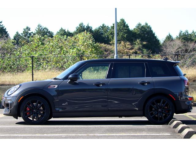 ＭＩＮＩ ジョンクーパーワークス　クラブマン　ＪＣＷエクスクルーシブスタイル　レザーラウンジシート　ＵＳフェンダー　後期デジタルメーター　イルミネ―テッドサーフェス　ユニオンテール　イージーエントリー　ＨＵＤ　ＪＣＷツインマフラー（54枚目）