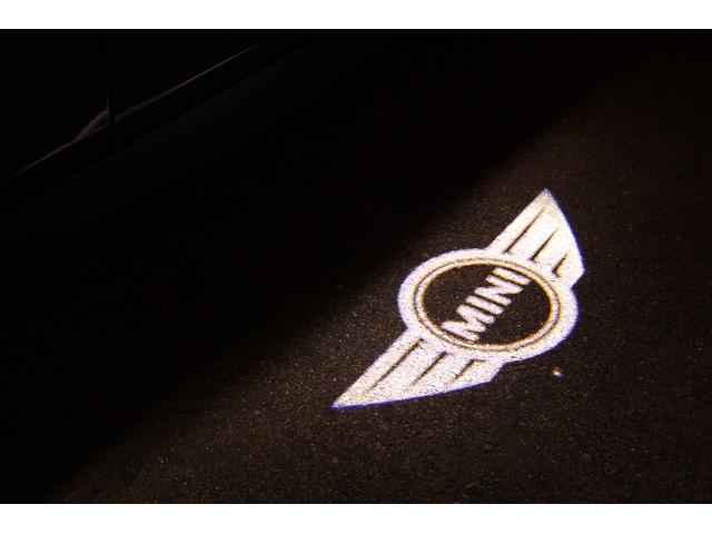 ＭＩＮＩ ジョンクーパーワークス　クラブマン　ＪＣＷエクスクルーシブスタイル　レザーラウンジシート　ＵＳフェンダー　後期デジタルメーター　イルミネ―テッドサーフェス　ユニオンテール　イージーエントリー　ＨＵＤ　ＪＣＷツインマフラー（57枚目）