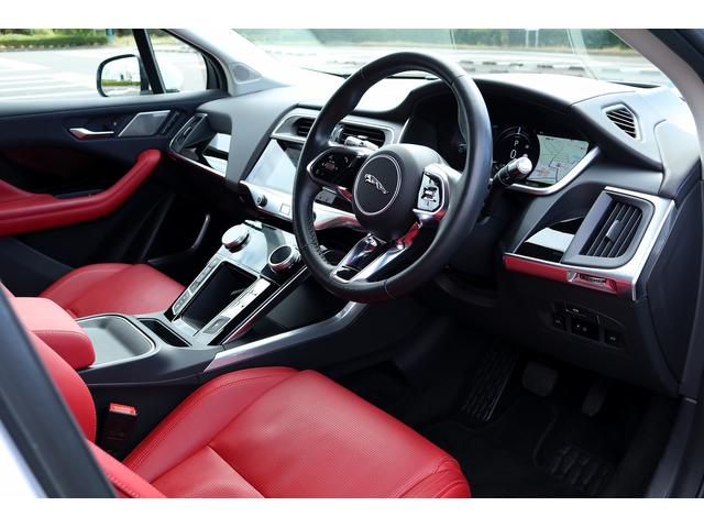 Ｉペイス ＨＳＥ　パフォーマンスシート　パノラマルーフ　マトリックスＬＥＤライト　１４Ｗａｙ電動調節シート　シートクーラー　ドライバーアシスト　３６０°カメラ　２０ＡＷ　Ａｐｐｌｅ　ＣａｒＰｌａｙ　ＯＰエアサス（10枚目）