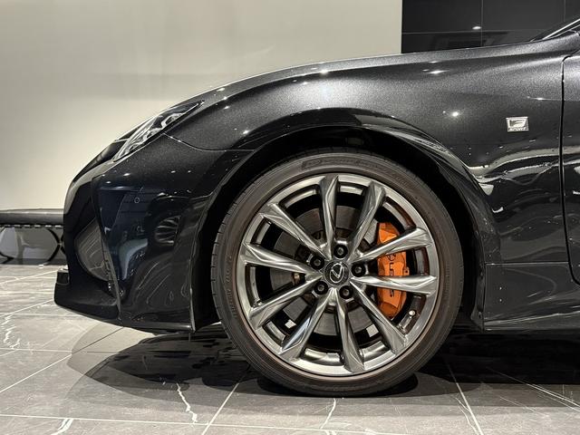 ＲＣ ＲＣ３００ｈ　Ｆスポーツ　オレンジキャリパー　カーボントランクスポイラー　サンルーフ　黒革　シートヒーター／シートクーラー　ステアリングヒーター　純正フロアマット　純正ナビ　地デジ　Ｂｌｕｅｔｏｏｔｈ　前後ドラレコ　スペアキー（4枚目）