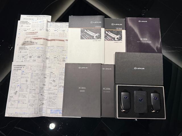 ＲＣ ＲＣ３００ｈ　Ｆスポーツ　オレンジキャリパー　カーボントランクスポイラー　サンルーフ　黒革　シートヒーター／シートクーラー　ステアリングヒーター　純正フロアマット　純正ナビ　地デジ　Ｂｌｕｅｔｏｏｔｈ　前後ドラレコ　スペアキー（5枚目）