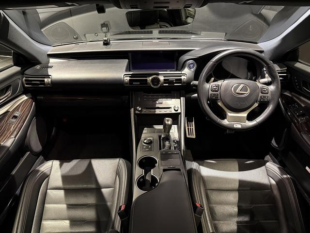 ＲＣ ＲＣ３００ｈ　Ｆスポーツ　オレンジキャリパー　カーボントランクスポイラー　サンルーフ　黒革　シートヒーター／シートクーラー　ステアリングヒーター　純正フロアマット　純正ナビ　地デジ　Ｂｌｕｅｔｏｏｔｈ　前後ドラレコ　スペアキー（8枚目）