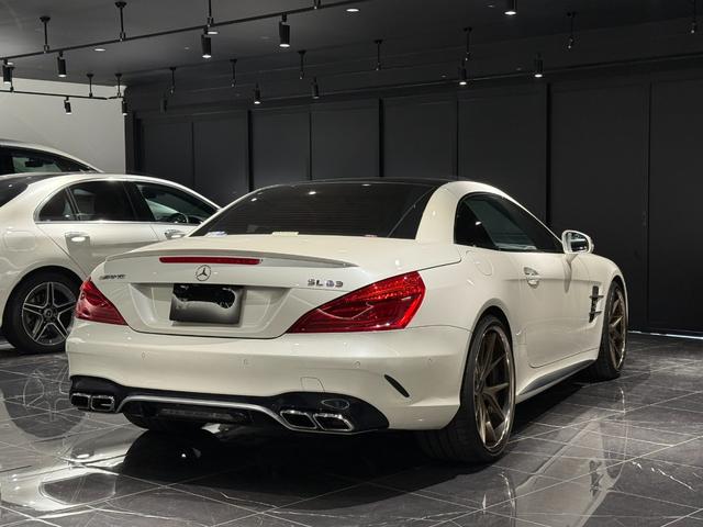ＳＬ ＳＬ６３　ハイパーフォージド鍛造２０／２１インチＡＷ　マジックスカイルーフ　赤革　カーボンインテリア　ハーマンカードン　シートヒーター／クーラー　純正フロアマット　純正ナビ　ＴＶ　Ｂｌｕｅｔｏｏｔｈ　左ハンドル（26枚目）
