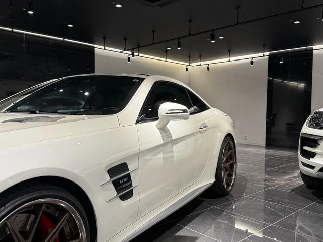 ＳＬ ＳＬ６３　ハイパーフォージド鍛造２０／２１インチＡＷ　マジックスカイルーフ　赤革　カーボンインテリア　ハーマンカードン　シートヒーター／クーラー　純正フロアマット　純正ナビ　ＴＶ　Ｂｌｕｅｔｏｏｔｈ　左ハンドル（42枚目）