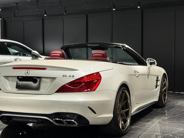 ＳＬ ＳＬ６３　ハイパーフォージド鍛造２０／２１インチＡＷ　マジックスカイルーフ　赤革　カーボンインテリア　ハーマンカードン　シートヒーター／クーラー　純正フロアマット　純正ナビ　ＴＶ　Ｂｌｕｅｔｏｏｔｈ　左ハンドル（50枚目）