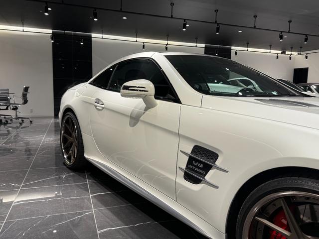 ＳＬ ＳＬ６３　ハイパーフォージド鍛造２０／２１インチＡＷ　マジックスカイルーフ　赤革　カーボンインテリア　ハーマンカードン　シートヒーター／クーラー　純正フロアマット　純正ナビ　ＴＶ　Ｂｌｕｅｔｏｏｔｈ　左ハンドル（54枚目）