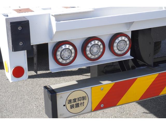 ファイター ラジコン付きハイジャッキセルフ積載車　増トン７トン積載　ラジコン付き　６Ｍ６０エンジン２４０ＰＳ　ベッド付き　エアサスコントローラー　ウィンチ付き　タダノハイジャッキセルフ　荷台内寸６４３ｃｍ・２３８ｃｍ　あゆみ付き　アルミホイール（9枚目）