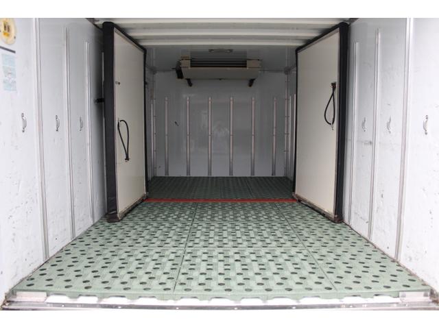 ２ｔ積載　冷蔵冷凍車　低温　東プレＨ１８２２２８　２０１８年８月　－３０℃　荷箱内寸３０５９－１５５０－１２３３　スタンバイ装置　左スライドドア　仕切り扉付　車両総重量４７７０ｋｇ　レーンキープ　プリクラッシュ　Ｂカメラ　ＥＴＣ(21枚目)