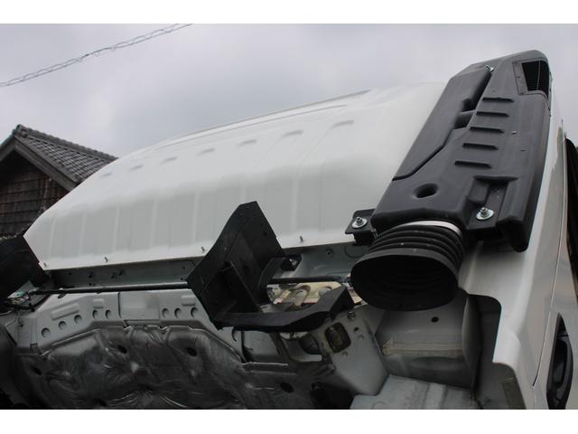 エルフトラック 汚泥吸引車　新明和クリーンキューム　ＧＶＥ３－Ｗ２００　サブエンジン駆動式　タンク容量２．０立米　１９５０Ｌ　ブロア動力３４ＫＷ　吸引圧力９３ＫＰＡ　上物同年式　アワメーター３４０時間　Ｂモニター　左電格ミラー（24枚目）
