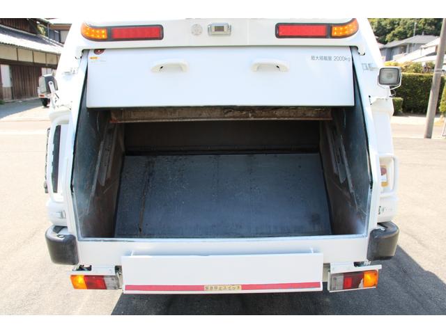 デュトロ パッカー車／塵芥車　２ｔ　４．６立米　プレス式　☆１１尺☆新明和ＧＴ０４２－５４３３ＮＧ☆連続スイッチ☆汚水タンク☆フォグランプ☆Ｂモニター☆スペアキー☆電格ミラー☆車両総重量６５５５ｋｇ☆荷台内寸３５４６ｘ１７２５ｘ１２４０（31枚目）