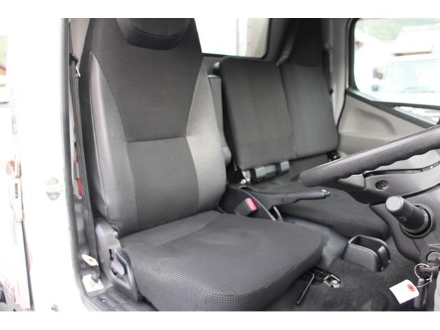 キャンター 平ボディ－２ｔ　アルミブロック　全低床　☆１０尺☆パブコ製アルミアオリ☆背板荷床ステンレス加工☆レーンアシスト☆フォグランプ☆キーレス☆電格ミラー☆車両総重量４４８５ｋｇ☆荷台内寸３１２１ｘ１６１６ｘ４９５☆床地上高８９２（61枚目）