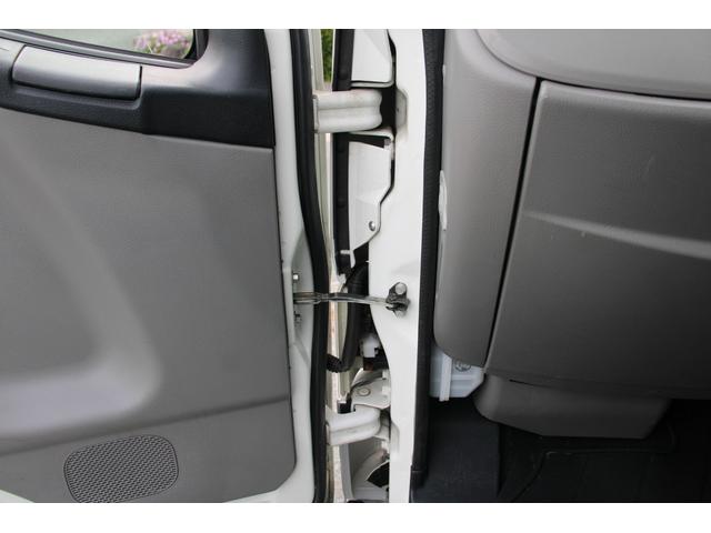 キャンター 平ボディ－２ｔ　アルミブロック　全低床　☆１０尺☆パブコ製アルミアオリ☆背板荷床ステンレス加工☆レーンアシスト☆フォグランプ☆キーレス☆電格ミラー☆車両総重量４４８５ｋｇ☆荷台内寸３１２１ｘ１６１６ｘ４９５☆床地上高８９２（66枚目）