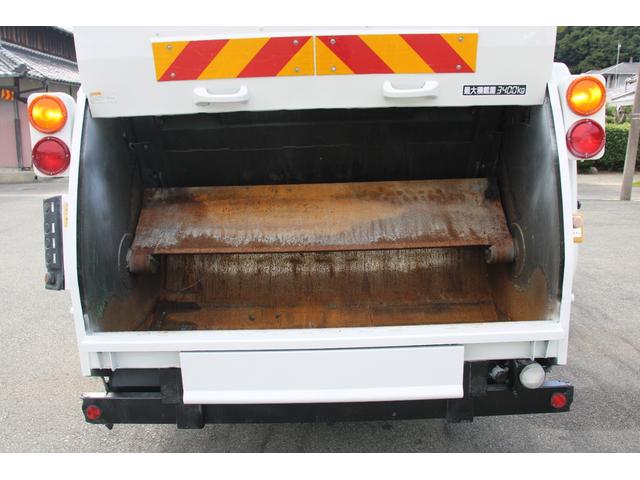 エルフトラック パッカー車/塵芥車 3.4t積載 6.5立米 回転式 新明和GR064-1634S2 巻込み式 連続積込 汚水タンク 電格ミラー サイドラダー 箱上キャリア スペアキー 車両総重量7995kg 荷台内寸4131-2051-1432(10枚目)