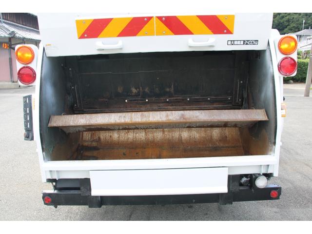 エルフトラック パッカー車/塵芥車 3.4t積載 6.5立米 回転式 新明和GR064-1634S2 巻込み式 連続積込 汚水タンク 電格ミラー サイドラダー 箱上キャリア スペアキー 車両総重量7995kg 荷台内寸4131-2051-1432(11枚目)