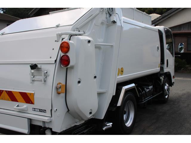 エルフトラック パッカー車/塵芥車 3.4t積載 6.5立米 回転式 新明和GR064-1634S2 巻込み式 連続積込 汚水タンク 電格ミラー サイドラダー 箱上キャリア スペアキー 車両総重量7995kg 荷台内寸4131-2051-1432(18枚目)