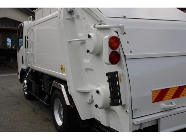 エルフトラック パッカー車/塵芥車 3.4t積載 6.5立米 回転式 新明和GR064-1634S2 巻込み式 連続積込 汚水タンク 電格ミラー サイドラダー 箱上キャリア スペアキー 車両総重量7995kg 荷台内寸4131-2051-1432(19枚目)