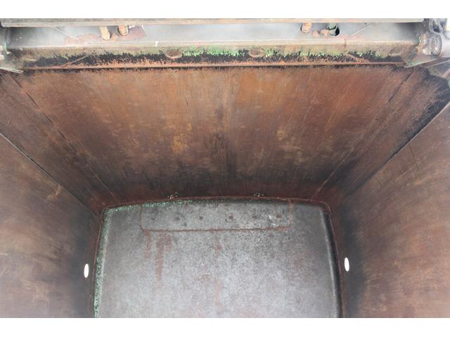 エルフトラック パッカー車/塵芥車 3.4t積載 6.5立米 回転式 新明和GR064-1634S2 巻込み式 連続積込 汚水タンク 電格ミラー サイドラダー 箱上キャリア スペアキー 車両総重量7995kg 荷台内寸4131-2051-1432(36枚目)