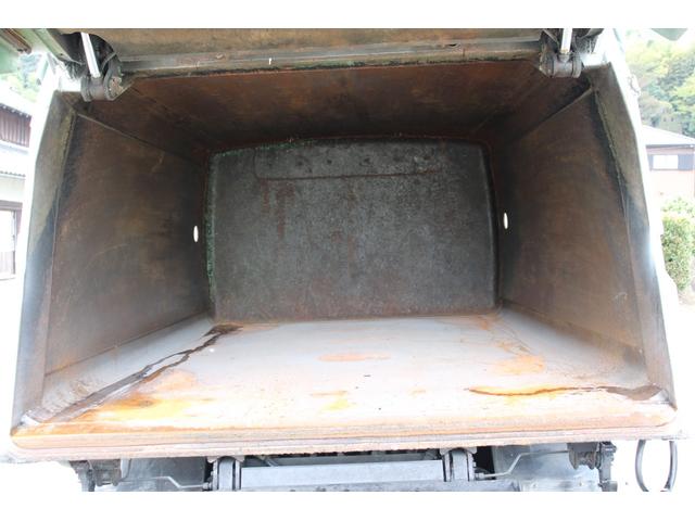 エルフトラック パッカー車/塵芥車 3.4t積載 6.5立米 回転式 新明和GR064-1634S2 巻込み式 連続積込 汚水タンク 電格ミラー サイドラダー 箱上キャリア スペアキー 車両総重量7995kg 荷台内寸4131-2051-1432(40枚目)