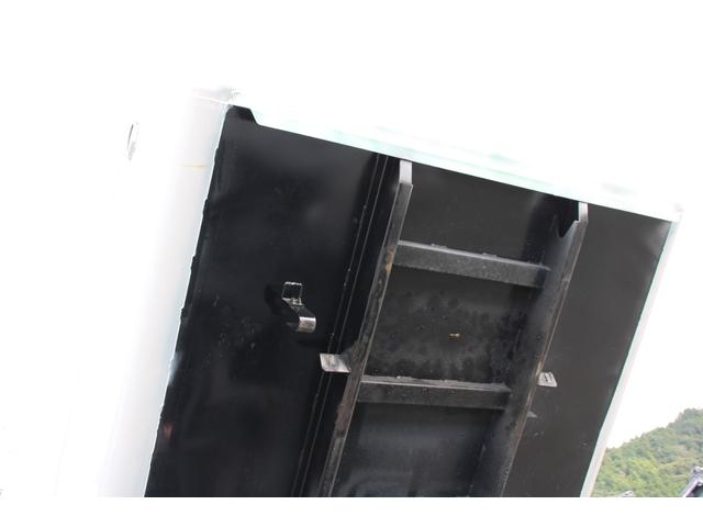 エルフトラック パッカー車/塵芥車 3.4t積載 6.5立米 回転式 新明和GR064-1634S2 巻込み式 連続積込 汚水タンク 電格ミラー サイドラダー 箱上キャリア スペアキー 車両総重量7995kg 荷台内寸4131-2051-1432(46枚目)