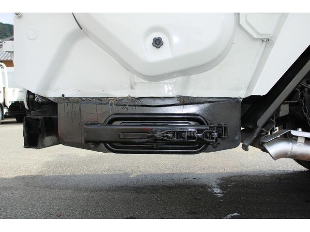 エルフトラック パッカー車/塵芥車 3.4t積載 6.5立米 回転式 新明和GR064-1634S2 巻込み式 連続積込 汚水タンク 電格ミラー サイドラダー 箱上キャリア スペアキー 車両総重量7995kg 荷台内寸4131-2051-1432(55枚目)