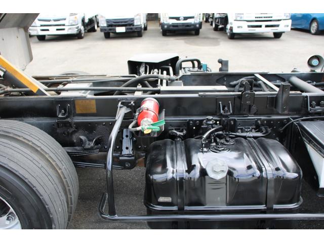 エルフトラック パッカー車/塵芥車 3.4t積載 6.5立米 回転式 新明和GR064-1634S2 巻込み式 連続積込 汚水タンク 電格ミラー サイドラダー 箱上キャリア スペアキー 車両総重量7995kg 荷台内寸4131-2051-1432(57枚目)