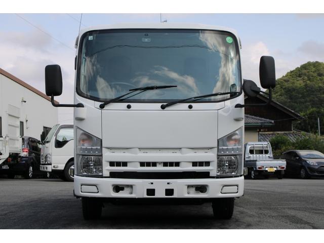 エルフトラック 平ボディ－２ｔ　パワーゲート（ＰＧ）　セミロング　全低床　☆１１尺☆トヨタパワーリフト☆荷床鉄板☆スペアキー☆電格ミラー☆車両総重量４８３５ｋｇ☆荷台内寸３５６９ｘ１８０２ｘ３７９☆ゲートテーブルサイズ６６３ｘ１６４２☆床地上高９０７（3枚目）