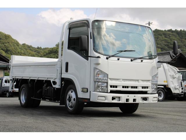 エルフトラック 平ボディ－２ｔ　パワーゲート（ＰＧ）　セミロング　全低床　☆１１尺☆トヨタパワーリフト☆荷床鉄板☆スペアキー☆電格ミラー☆車両総重量４８３５ｋｇ☆荷台内寸３５６９ｘ１８０２ｘ３７９☆ゲートテーブルサイズ６６３ｘ１６４２☆床地上高９０７（4枚目）