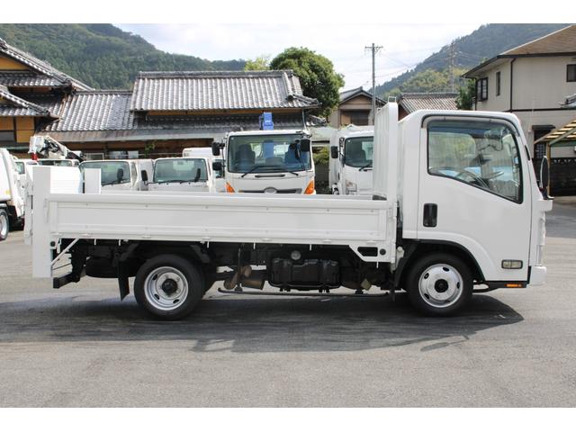 エルフトラック 平ボディ－２ｔ　パワーゲート（ＰＧ）　セミロング　全低床　☆１１尺☆トヨタパワーリフト☆荷床鉄板☆スペアキー☆電格ミラー☆車両総重量４８３５ｋｇ☆荷台内寸３５６９ｘ１８０２ｘ３７９☆ゲートテーブルサイズ６６３ｘ１６４２☆床地上高９０７（6枚目）