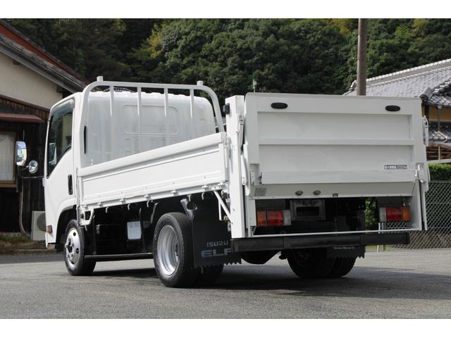 エルフトラック 平ボディ－２ｔ　パワーゲート（ＰＧ）　セミロング　全低床　☆１１尺☆トヨタパワーリフト☆荷床鉄板☆スペアキー☆電格ミラー☆車両総重量４８３５ｋｇ☆荷台内寸３５６９ｘ１８０２ｘ３７９☆ゲートテーブルサイズ６６３ｘ１６４２☆床地上高９０７（7枚目）