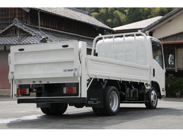 エルフトラック 平ボディ－２ｔ　パワーゲート（ＰＧ）　セミロング　全低床　☆１１尺☆トヨタパワーリフト☆荷床鉄板☆スペアキー☆電格ミラー☆車両総重量４８３５ｋｇ☆荷台内寸３５６９ｘ１８０２ｘ３７９☆ゲートテーブルサイズ６６３ｘ１６４２☆床地上高９０７（8枚目）