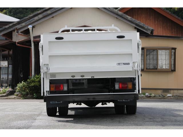 エルフトラック 平ボディ－２ｔ　パワーゲート（ＰＧ）　セミロング　全低床　☆１１尺☆トヨタパワーリフト☆荷床鉄板☆スペアキー☆電格ミラー☆車両総重量４８３５ｋｇ☆荷台内寸３５６９ｘ１８０２ｘ３７９☆ゲートテーブルサイズ６６３ｘ１６４２☆床地上高９０７（9枚目）