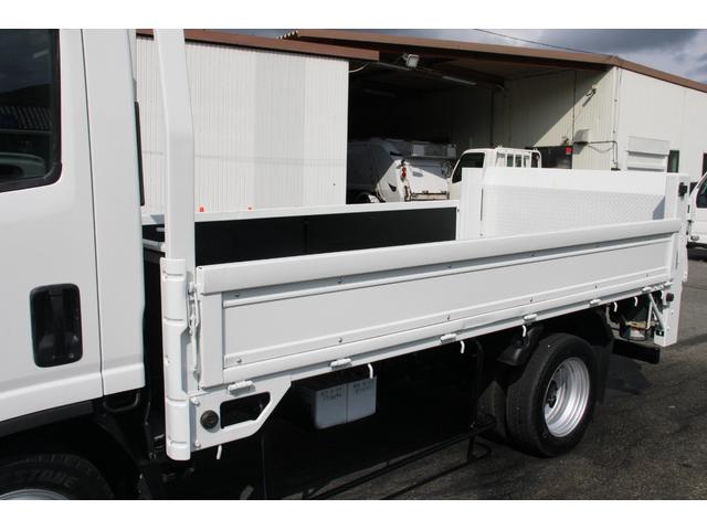エルフトラック 平ボディ－２ｔ　パワーゲート（ＰＧ）　セミロング　全低床　☆１１尺☆トヨタパワーリフト☆荷床鉄板☆スペアキー☆電格ミラー☆車両総重量４８３５ｋｇ☆荷台内寸３５６９ｘ１８０２ｘ３７９☆ゲートテーブルサイズ６６３ｘ１６４２☆床地上高９０７（13枚目）