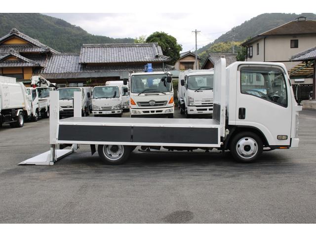 エルフトラック 平ボディ－２ｔ　パワーゲート（ＰＧ）　セミロング　全低床　☆１１尺☆トヨタパワーリフト☆荷床鉄板☆スペアキー☆電格ミラー☆車両総重量４８３５ｋｇ☆荷台内寸３５６９ｘ１８０２ｘ３７９☆ゲートテーブルサイズ６６３ｘ１６４２☆床地上高９０７（34枚目）