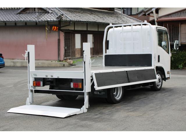 エルフトラック 平ボディ－２ｔ　パワーゲート（ＰＧ）　セミロング　全低床　☆１１尺☆トヨタパワーリフト☆荷床鉄板☆スペアキー☆電格ミラー☆車両総重量４８３５ｋｇ☆荷台内寸３５６９ｘ１８０２ｘ３７９☆ゲートテーブルサイズ６６３ｘ１６４２☆床地上高９０７（36枚目）