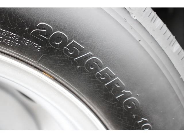 エルフトラック 平ボディ－２ｔ　パワーゲート（ＰＧ）　セミロング　全低床　☆１１尺☆トヨタパワーリフト☆荷床鉄板☆スペアキー☆電格ミラー☆車両総重量４８３５ｋｇ☆荷台内寸３５６９ｘ１８０２ｘ３７９☆ゲートテーブルサイズ６６３ｘ１６４２☆床地上高９０７（53枚目）