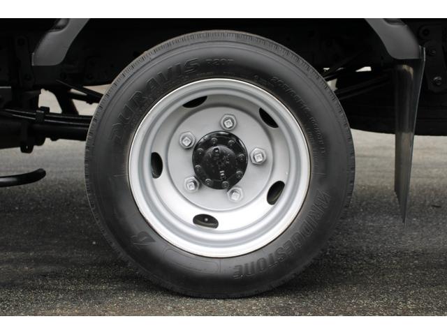エルフトラック 平ボディ－２ｔ　パワーゲート（ＰＧ）　セミロング　全低床　☆１１尺☆トヨタパワーリフト☆荷床鉄板☆スペアキー☆電格ミラー☆車両総重量４８３５ｋｇ☆荷台内寸３５６９ｘ１８０２ｘ３７９☆ゲートテーブルサイズ６６３ｘ１６４２☆床地上高９０７（55枚目）