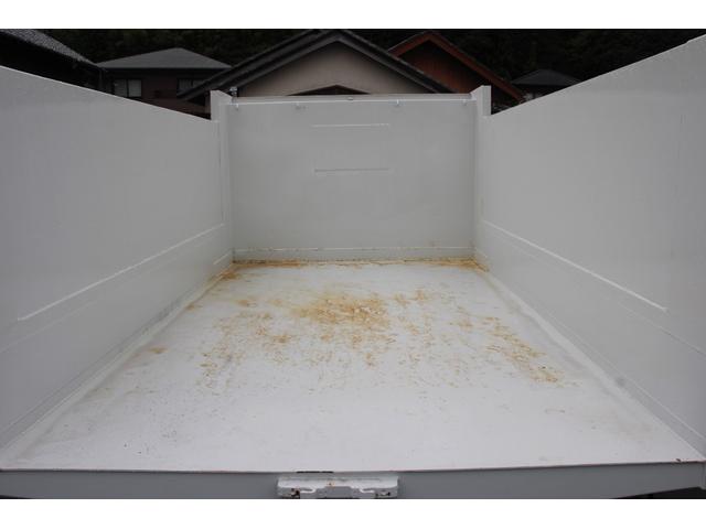 フォワード 深ダンプ　３．７５ｔ積載　土砂禁　新明和ＤＲ４－１７ＳＹ　実走行３５０００ｋｍ台　電格ミラー　レザー調シートカバー　フォグ　スペアキー　車両総重量７９６５ｋｇ　荷台内寸３３９３－２０６４－１１７８（15枚目）