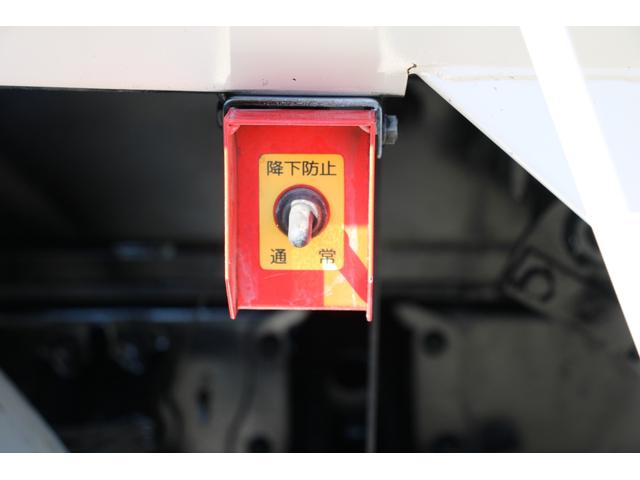 フォワード パッカー車/塵芥車 4.45t 8.2立米 プレス式 極東GB82-27-S☆プレスパック☆連続スイッチ☆汚水タンク☆レザー調シートカバー☆フォグ☆210PS☆Bモニター☆電格ミラー☆ETC☆車両総重量10945kg☆荷台内寸4681x2065x1612(51枚目)