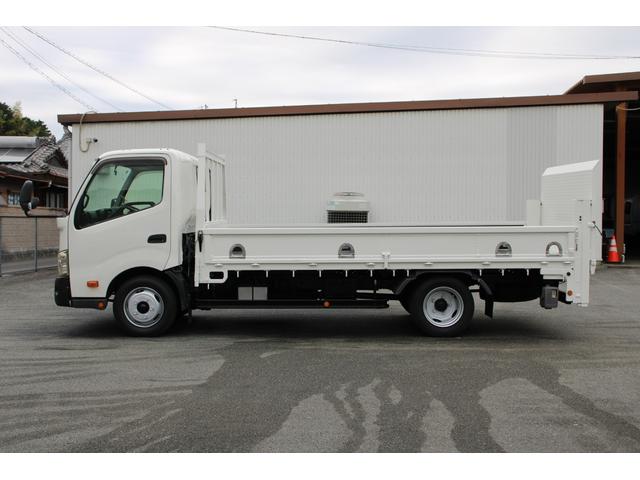 デュトロ 平ボディ-2tパワーゲート(PG) ワイドロング ☆13尺☆極東V802C☆リフト能力800kg☆オートマ車☆ロープ穴4対☆車両総重量5335kg☆荷台内寸4358x2098x380☆ゲートテーブルサイズ1156x2008☆床地上高911(5枚目)