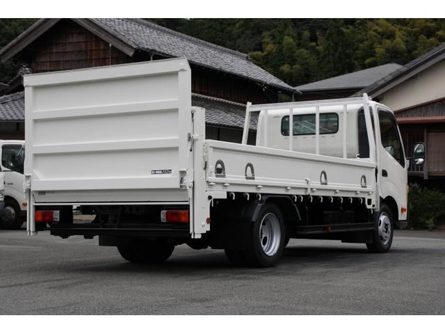 デュトロ 平ボディ-2tパワーゲート(PG) ワイドロング ☆13尺☆極東V802C☆リフト能力800kg☆オートマ車☆ロープ穴4対☆車両総重量5335kg☆荷台内寸4358x2098x380☆ゲートテーブルサイズ1156x2008☆床地上高911(8枚目)