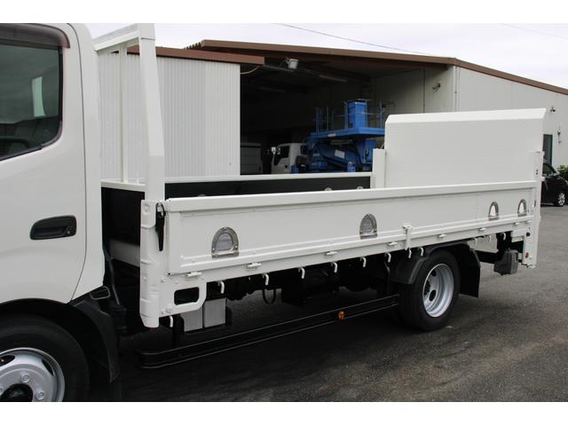 デュトロ 平ボディ-2tパワーゲート(PG) ワイドロング ☆13尺☆極東V802C☆リフト能力800kg☆オートマ車☆ロープ穴4対☆車両総重量5335kg☆荷台内寸4358x2098x380☆ゲートテーブルサイズ1156x2008☆床地上高911(12枚目)
