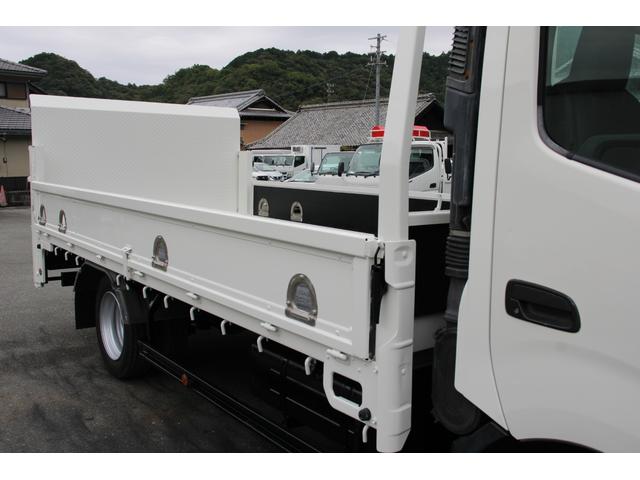 デュトロ 平ボディ-2tパワーゲート(PG) ワイドロング ☆13尺☆極東V802C☆リフト能力800kg☆オートマ車☆ロープ穴4対☆車両総重量5335kg☆荷台内寸4358x2098x380☆ゲートテーブルサイズ1156x2008☆床地上高911(13枚目)