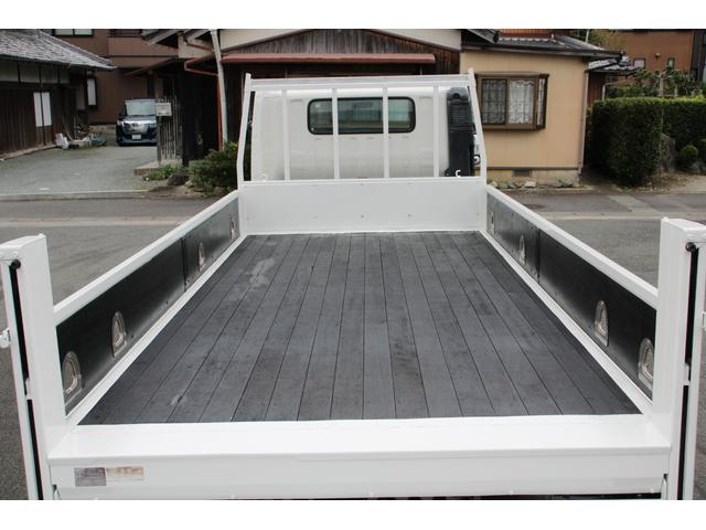 デュトロ 平ボディ-2tパワーゲート(PG) ワイドロング ☆13尺☆極東V802C☆リフト能力800kg☆オートマ車☆ロープ穴4対☆車両総重量5335kg☆荷台内寸4358x2098x380☆ゲートテーブルサイズ1156x2008☆床地上高911(30枚目)