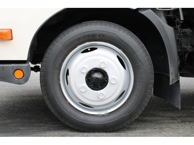 デュトロ 平ボディ-2tパワーゲート(PG) ワイドロング ☆13尺☆極東V802C☆リフト能力800kg☆オートマ車☆ロープ穴4対☆車両総重量5335kg☆荷台内寸4358x2098x380☆ゲートテーブルサイズ1156x2008☆床地上高911(57枚目)