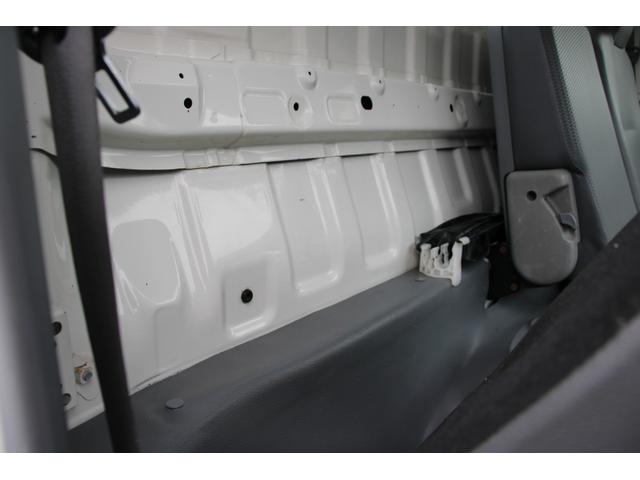 デュトロ 平ボディ-2tパワーゲート(PG) ワイドロング ☆13尺☆極東V802C☆リフト能力800kg☆オートマ車☆ロープ穴4対☆車両総重量5335kg☆荷台内寸4358x2098x380☆ゲートテーブルサイズ1156x2008☆床地上高911(74枚目)